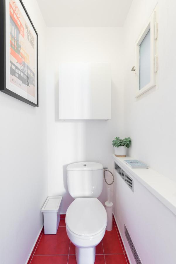 Bright Charming Apt With Terrace, Parking & Airco. 프라하 외부 사진