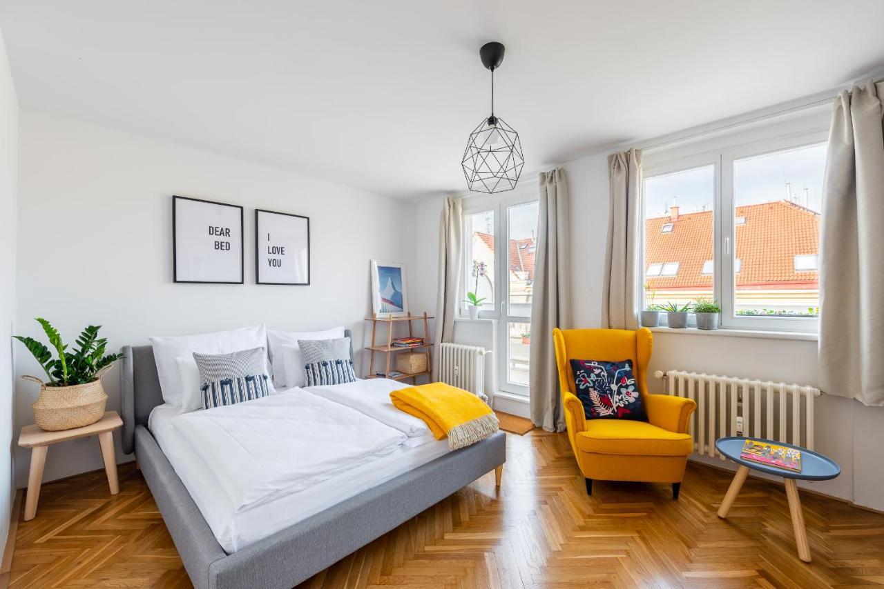 Bright Charming Apt With Terrace, Parking & Airco. 프라하 외부 사진