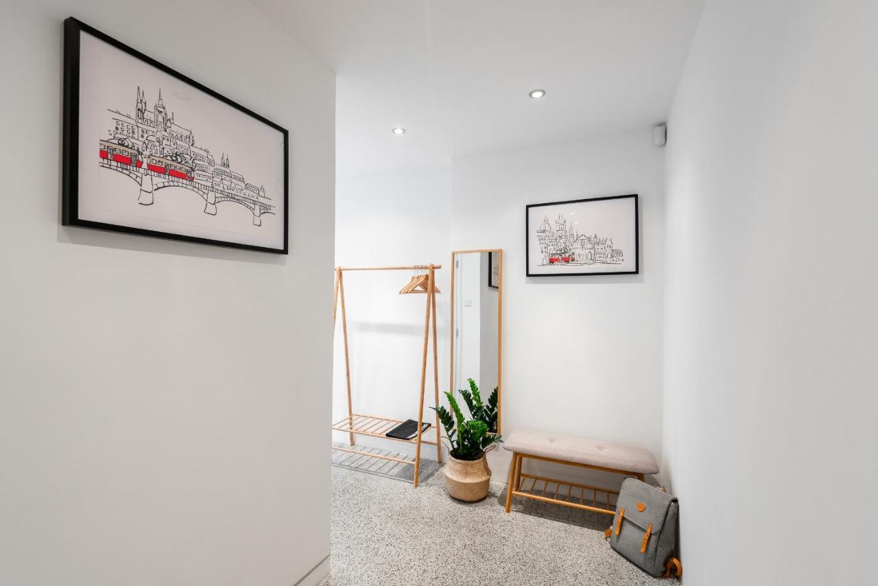 Bright Charming Apt With Terrace, Parking & Airco. 프라하 외부 사진