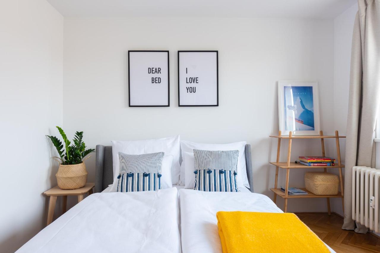 Bright Charming Apt With Terrace, Parking & Airco. 프라하 외부 사진